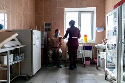 Украина отчиталась о числе привитых от коронавируса - lenta.ru - Украина