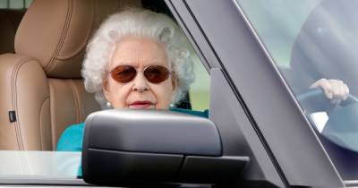 королева великобритании Елизавета II (Ii) - С подругой и охранниками: 95-летняя Елизавета II была замечена за рулем своего Land Rover - focus.ua - Украина