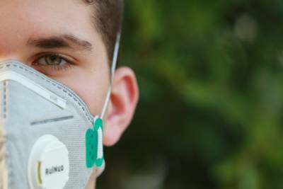 Дмитрий Лиознов - Граждан РФ призвали носить маски даже после вакцинации - abnews.ru - Россия