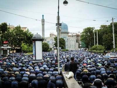 Мусульмане празднуют Курбан-байрам - rosbalt.ru