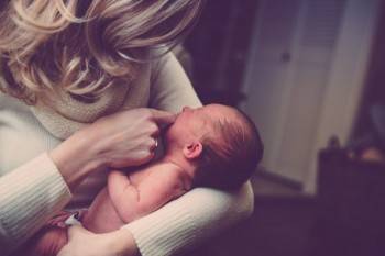 Кормящим матерям рекомендовано вакцинироваться от ковида - vologda-poisk.ru