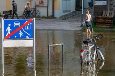На западе ФРГ власти опасаются увеличения числа случаев заражения COVID-19 из-за наводнения - argumenti.ru - Германия