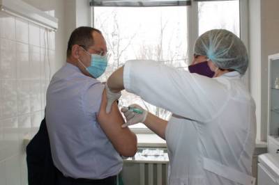 Почти половина регионов России ввели обязательную вакцинацию - continent.news - Россия