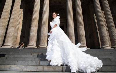 В Великобритании создали свадебное платье из защитных масок - korrespondent.net - Украина - Англия