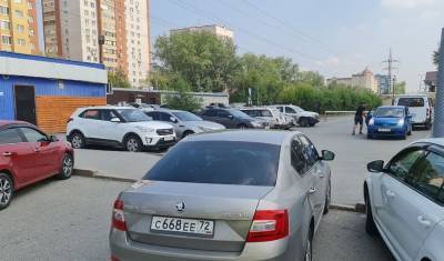 В Тюмени автохам заблокировал въезд для скорой около ОКБ №2 - nashgorod.ru - Тюмень