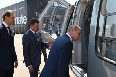 Владимир Путин - Путин на МАКС-2021 осмотрел новый российский военный истребитель - vm.ru - Россия