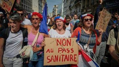 Французы не могут жить без походов в кафе, а без прививок могут, но недолго - argumenti.ru - Франция