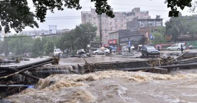 Сильнейшее наводнение в Китае: 12 погибших, 100 тыс. эвакуированных (видео, фото) - focus.ua - Украина - Китай - провинция Хэнань - Чжэнчжоу