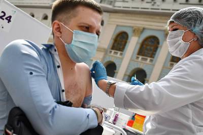 Дмитрий Песков - Песков ответил на вопрос о неравной доступности вакцин для россиян - lenta.ru - Россия