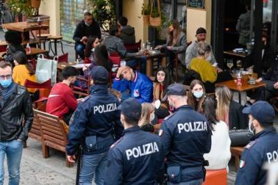 В Италии чиновник застрелил мигранта, который приставал к клиентам местного бара - argumenti.ru - Италия - Марокко