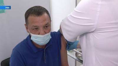 Динар Гильмутдинов сделал третью прививку от коронавируса - bash.news - республика Башкирия