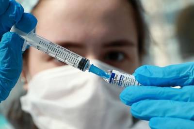 Объяснена необходимость второй дозы вакцины - lenta.ru