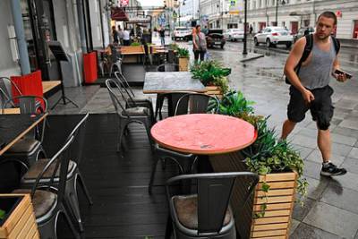В России подсчитали число закрывшихся кафе и ресторанов за год из-за COVID-19 - lenta.ru - Россия - Санкт-Петербург - Москва