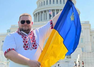 Андрей Клочко - «Слуга народа» позировал на фоне Капитолия в шлепанцах и с флагом Украины (фото) - sharij.net - Украина - Сша - Вашингтон