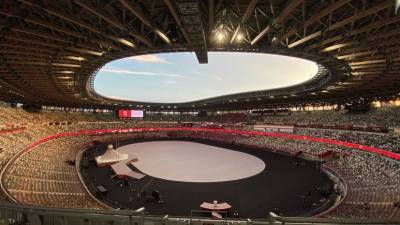 При пустых трибунах: в Токио проходит церемония открытия XXXII летних Олимпийских игр - russian.rt.com - Токио
