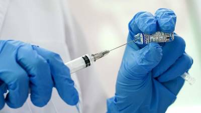 На Камчатке и Алтае ввели обязательную вакцинацию для ряда работников - iz.ru - Израиль - Камчатский край - республика Алтай