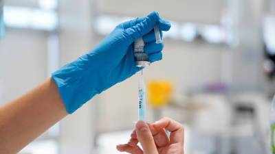 ЕС одобрил использование вакцины Moderna для детей с 12 лет - russian.rt.com