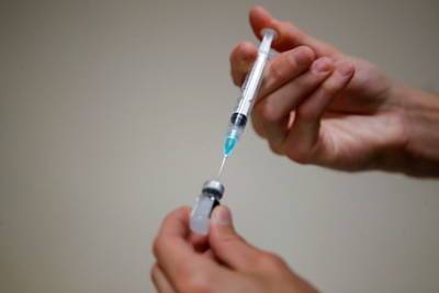 В Швейцарии 128 человек умерли после прививки от коронавируса - lenta.ru - Швейцария