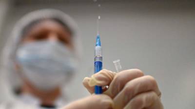 Минздрав обновил рекомендации о вакцинации взрослых от коронавируса - iz.ru - Россия - Израиль - Пресс-Служба