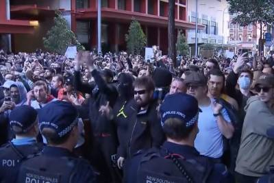 В Австралии продолжаются массовые беспорядки против локдауна из-за COVID-19 - mk.ru - Австралия