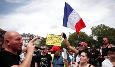 Флориан Филиппо - Французы снова вышли на акции протеста против санитарных пропусков - newizv.ru - Франция