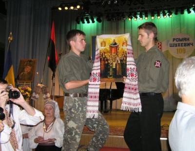 Священник-нацист из ПЦУ благословляет жестом партии «Свобода» - eadaily.com - Киев - Русь