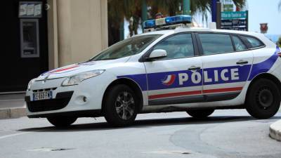 Парижские полицейские применили слезоточивый газ на акции против санитарных пропусков - mir24.tv - Франция - Париж