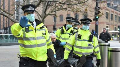 В Лондоне четверо полицейских ранены на акции протеста против вакцинации - eadaily.com - Англия - Лондон