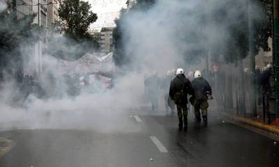 Греческая полиция разогнала противников вакцинации слезоточивым газом - tvc.ru - Греция - Афины
