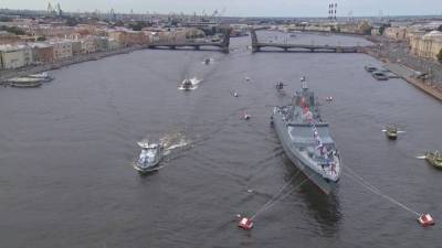 В Петербурге зрителей вопреки запрету пустили смотреть парад ВМФ - svoboda.org - Санкт-Петербург