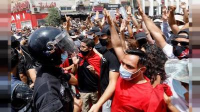 Протесты охватили Тунис из-за всплеска COVID-19 и ухудшения экономики - unn.com.ua - Украина - Киев - Тунис - Тунисская Республика