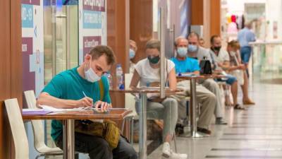 Скончались 779 человек: в России выявили более 24 тысяч случаев коронавируса за сутки - russian.rt.com - Россия