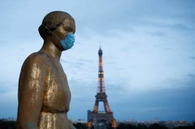 Парламент Франции одобрил применение «санитарных пропусков» в стране - aif.ru - Франция