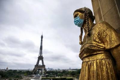 Эммануэль Макрон - Парламент Франции принял закон о паспортах вакцинации, несмотря на протесты - enovosty.com - Франция