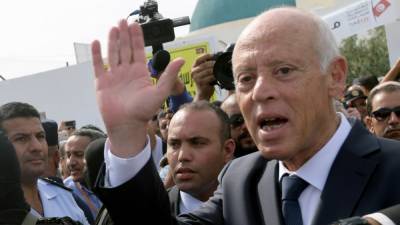 Саид Каис - В Тунисе президент уволил премьера и приостановил работу парламента - svoboda.org - Тунис - Тунисская Республика