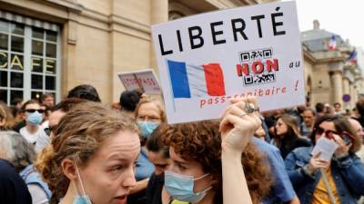 Парламент Франции утвердил санитарные пропуска - svoboda.org - Франция