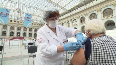 Вести в 20:00. Одолеть коронавирус: как идет вакцинация в Москве - vesti.ru - Москва