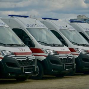 Запорожскому центру экстренной помощи передали 42 новых автомобиля. Фото - reporter-ua.com - Запорожье - населенный пункт Запорожский