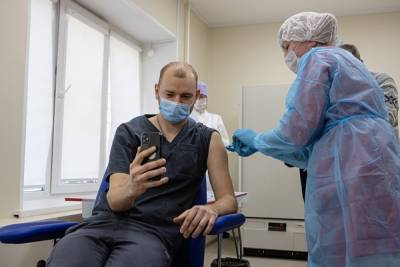 На курганского врача завели дело за подделку сертификатов о прививке от COVID-19 - znak.com - Россия - Курганская обл.