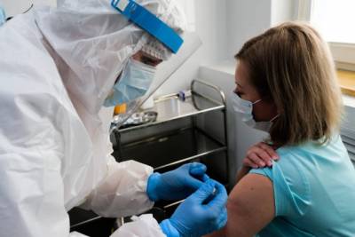 Ученые выяснили, можно ли отличить побочные эффекты вакцинации от симптомов коронавируса - enovosty.com - Лондон