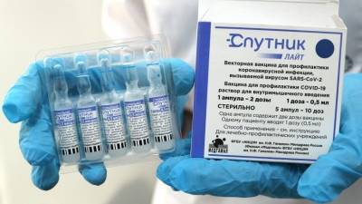 Первая партия вакцины «Спутник Лайт» прибыла в Петербург - 5-tv.ru - Санкт-Петербург