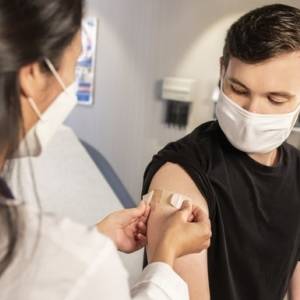 Стефен Доннелли - В Ирландии от коронавируса будут вакцинировать подростков - reporter-ua.com - Ирландия