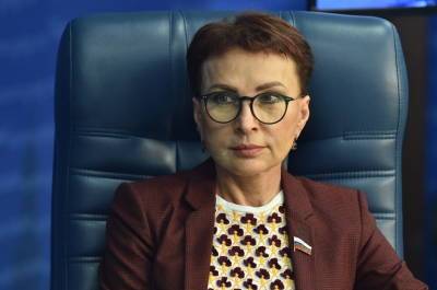 Татьяна Кусайко - Для освобождения от работы на период вакцинации закон не нужен, считает сенатор - pnp.ru