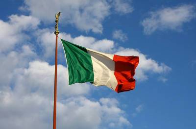 Опрос: большинство итальянцев поддерживают идею расширенного использования COVID-паспортов - pnp.ru - Италия