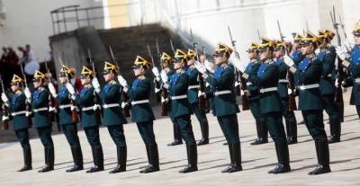 Развод караулов в Кремле возобновится 31 июля - vm.ru