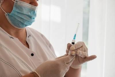 В Волгоградской области 82% госслужащих прошли вакцинацию от COVID-19 - volg.mk.ru - Волгоградская обл.