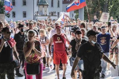 Полиция разогнала митинг антипрививочников в столице Словакии - eadaily.com - Словакия