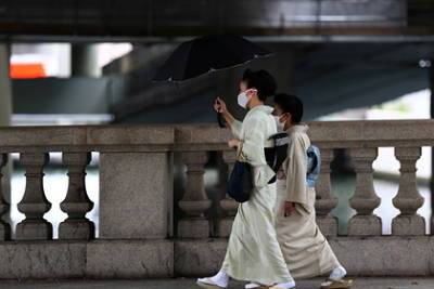 Ясутоси Нисимура - Япония продлит режим ЧС в Токио из-за вспышки коронавируса - lenta.ru - Япония - Токио