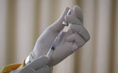 Нафтали Беннет - Израиль начинает вакцинировать от коронавируса третьей дозой препарата - echo.msk.ru - Израиль