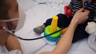 Инфекционист рассказал, у каких детей чаще развиваются осложнения после COVID-19 - 5-tv.ru - Россия